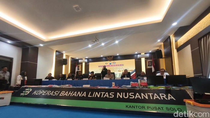 Konferensi pers kasus Koperasi Bodong BLN di Mako Dit Reskrimsus Polda Jateng, Kamis (21/5/2026).