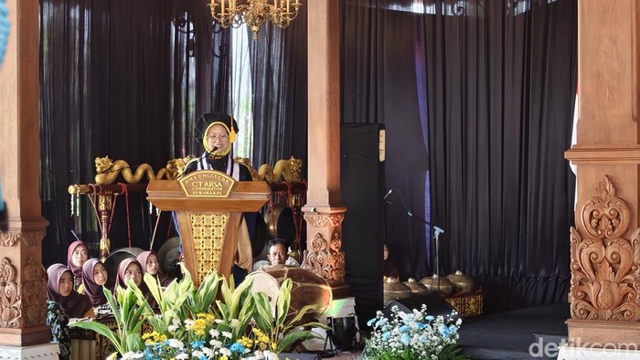 Lulusan SMA CT Arsa Sukoharjo, Lathifah Alya Agyunda, membagikan kisahnya hingga diterima di 4 kampus luar negeri, Kamis (21/5/2026).