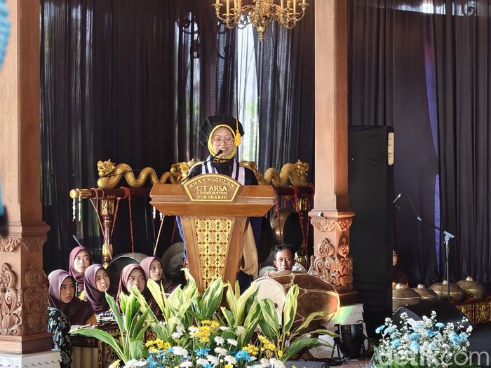 Lulusan SMA CT Arsa Sukoharjo, Lathifah Alya Agyunda, membagikan kisahnya hingga diterima di 4 kampus luar negeri, Kamis (21/5/2026).