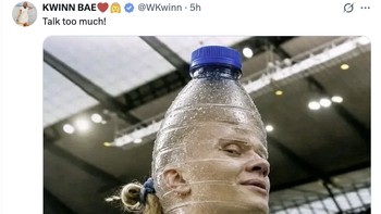 Meme botol plastik ini menyindir Haaland yang dianggap terlalu banyak bicara sebelum Arsenal akhirnya benar-benar juara Premier League. Foto: X.com