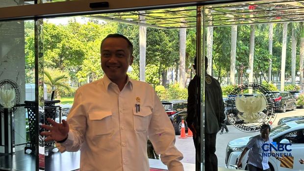 Mensesneg Prasetyo Hadi tiba di Kantor Kemenko Perekonomian, Jakarta, Kamis (21/5/2026). (CNBC Indonesia/Zahwa Madjid)