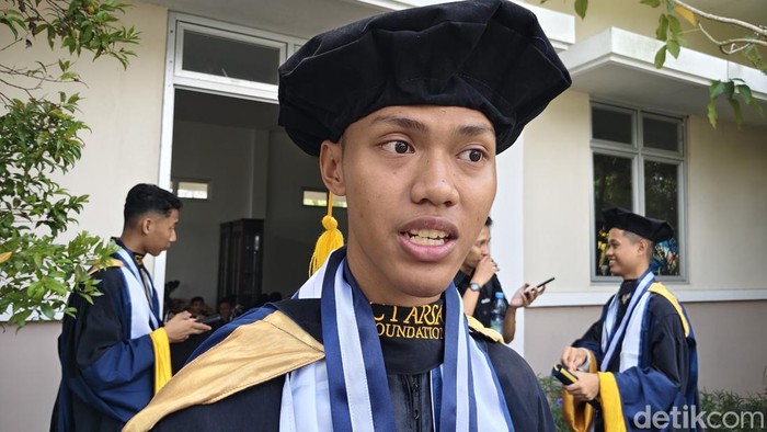 Muhammad Badar Agung (17) lulusan SMA Unggulan CT Arsa Sukoharjo yang keterima di Universitas Belanda, Kamis (21/5/2026).