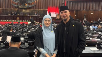 Gaya Kompak Mulan Jameela & Ahmad Dhani Ikut Rapat Paripurna DPR RI
