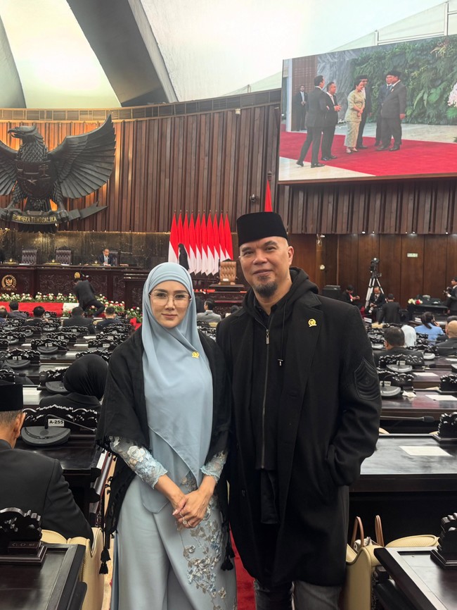 Gaya Kompak Mulan Jameela & Ahmad Dhani Ikut Rapat Paripurna DPR RI