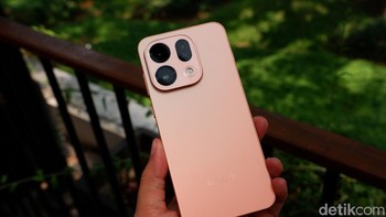Perangkat ini juga menjalankan Android 16 dengan ColorOS 16, mendukung Wi-Fi 7, speaker stereo, serta desain premium dengan material berkualitas. Foto: Adi FR/detikINET