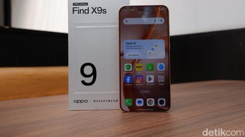 Layarnya berukuran 6,59 inci AMOLED resolusi FHD+ (2760 x 1256), refresh rate hingga 120Hz, kecerahan puncak hingga 3600 nits dengan dukungan Dolby Vision. .Foto: Adi FR/detikINET