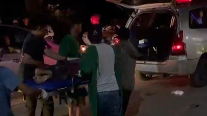 Bus Metro Permai terlibat kecelakaan dengan pengendara motor di Kabupaten Pangkep, Sulawesi Selatan (Sulsel). Insiden itu mengakibatkan pasang suami istri (pasutri) yang berboncengan motor berinisial RA (35) dan PA (30), meninggal dunia.