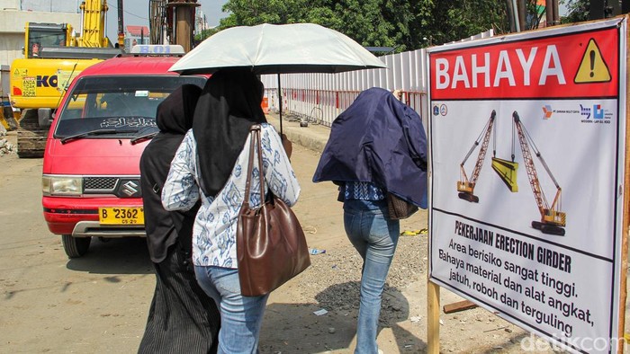 Pembangunan Jalan Layang Latumeten Dikebut di Tengah Padatnya Lalu Lintas