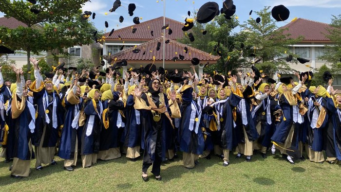 Potret Pelepasan Siswa Angkatan VI SMAU CT Arsa Sukoharjo