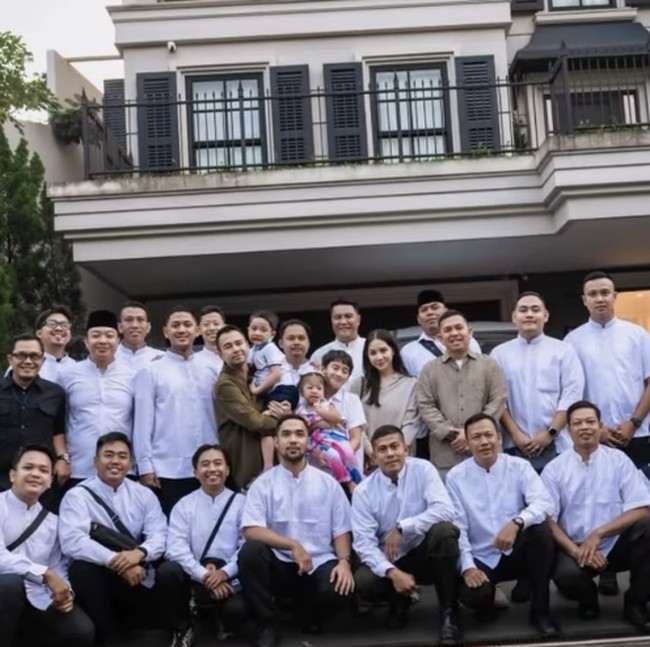 Haru Raffi Ahmad Pergi Haji Diantar Keluarga dan Sahabat