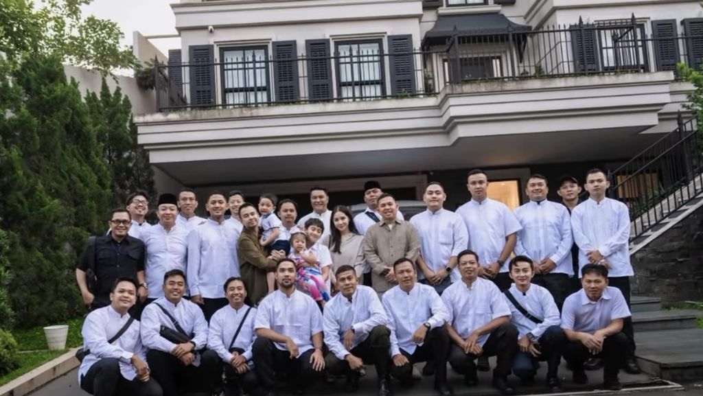 Haru Raffi Ahmad Pergi Haji Diantar Keluarga dan Sahabat