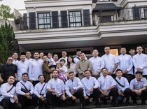 Haru Raffi Ahmad Pergi Haji Diantar Keluarga dan Sahabat