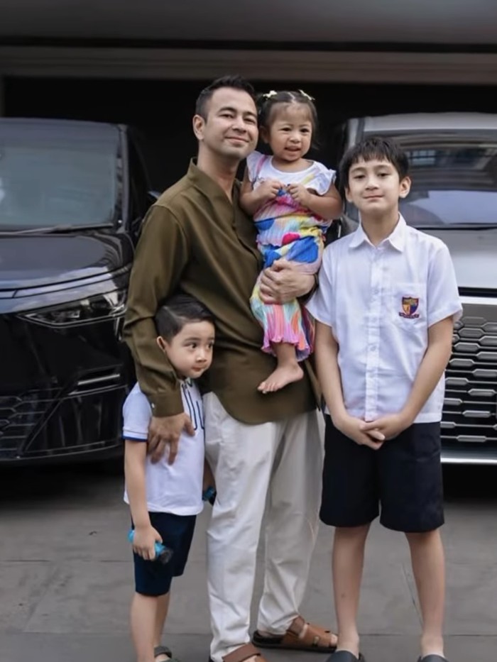 Raffi Ahmad berangkat Haji