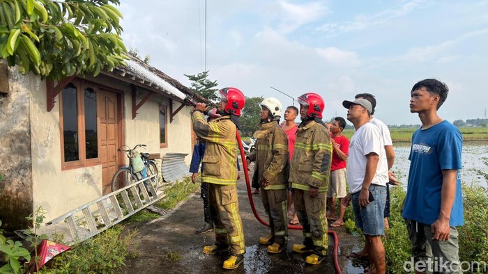 Rumah warga Desa Lumbung Kerep, Wonosari, Klaten, hangus terbakar, Kamis (21/5/2026) pagi.