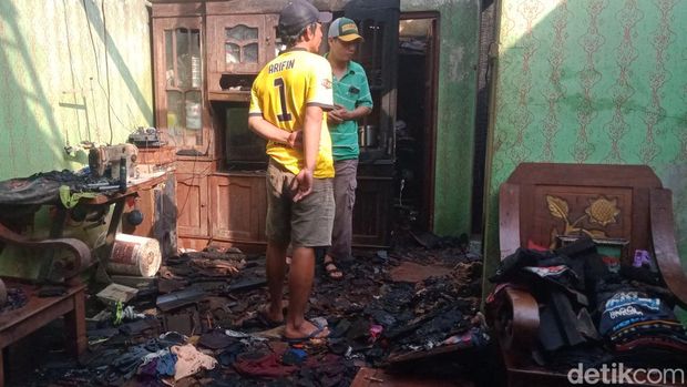 Rumah warga Desa Lumbung Kerep, Wonosari, Klaten, hangus terbakar, Kamis (21/5/2026) pagi. Rumah warga Desa Lumbung Kerep, Wonosari, Klaten, hangus terbakar, Kamis (21/5/2026) pagi.