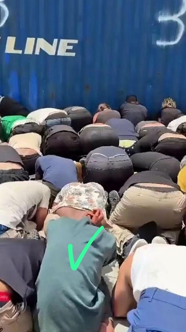 Salah satu WNI diduga ada di dalam video yang diunggah Menteri Keamanan Nasional Itamar Ben-Gvir, yang memperlihatkan kondisi aktivis Global Sumud Flotilla dalam keadaan berlutut dengan dahi di lantai dan tangan diikat tali.