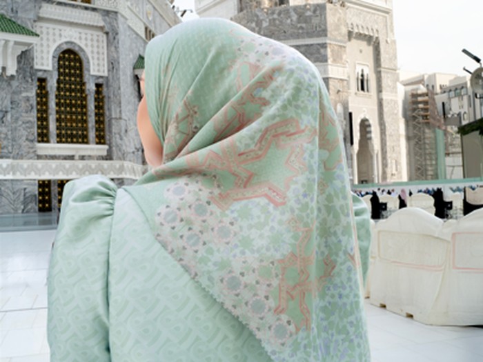 Sambut Hari Raya Idul Adha, Buttonscarves meluncurkan koleksi bertajuk Haramain 2 Series, yang menghadirkan sentuhan estetik hijab bermotif ornamen indah Masjid Al Haram.
