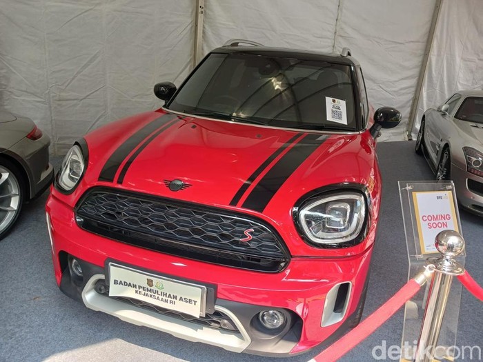 Mobil-Perhiasan Sandra Dewi dan Harvey Moeis yang Dilelang Kejaksaan