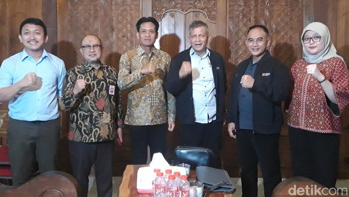 Ketugas Satgas Pasti bersama jajarannya saat bertemu dengan anggota Komisi XI DPR RI, Didik Haryadi di Boyolali, Kamis (21/5/2026) malam.