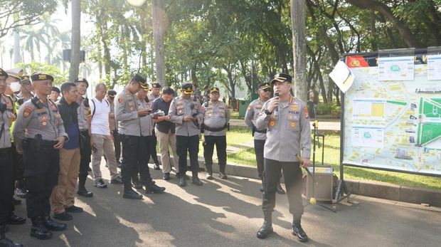 Sebanyak 3.067 personel gabungan mengawal dan melayani aksi unjuk rasa di sejumlah titik Jakarta Pusat. Polisi memakai pendekatan humanis dan profesional. (dok Istimewa)