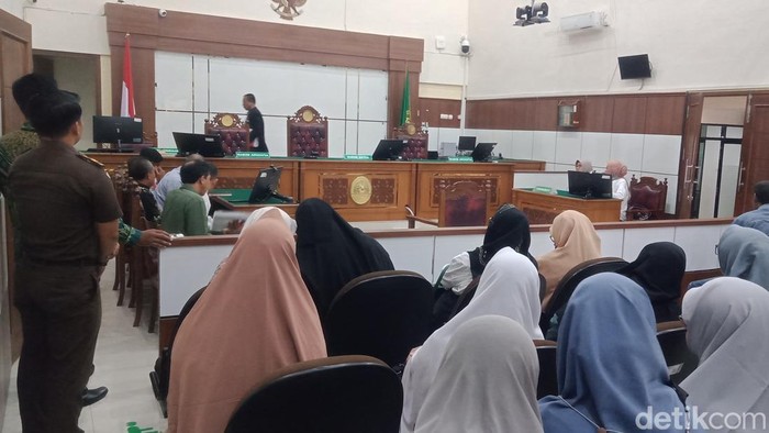Sidang praperadilan tersangka kasus korupsi renovasi masjid Desa Semangkak, Klaten.