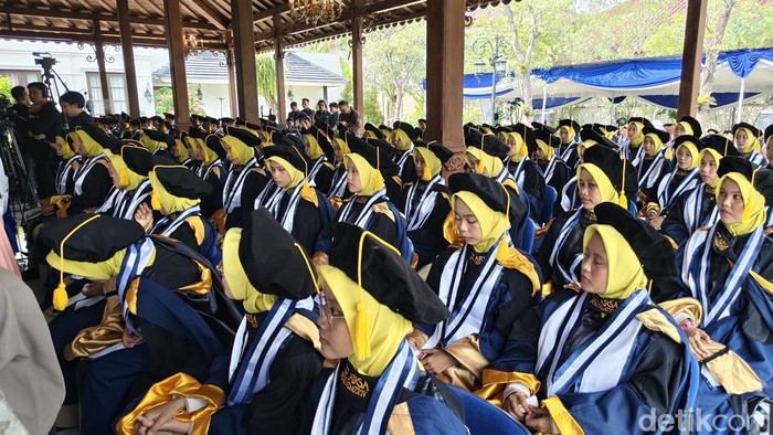 SMA Unggulan CT Arsa Sukoharjo mengelar porsesi wisuda, Kamis (21/6/2026).