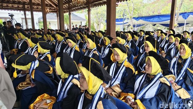 SMA Unggulan CT Arsa Sukoharjo mengelar porsesi wisuda, Kamis (21/6/2026).