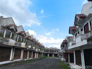 Potret Suram Pasar Induk Jalaksana Kuningan yang Terbengkalai