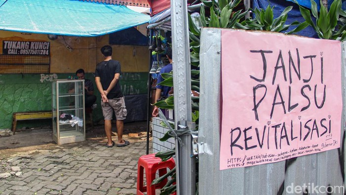 Kondisi lapak pedagang di bekas kebakaran Pasar Taman Puring, Jalan Kyai Maja, Jaksel, Kamis (21/5/2026). Mereka menolak alih fungsi jadi taman difabel.