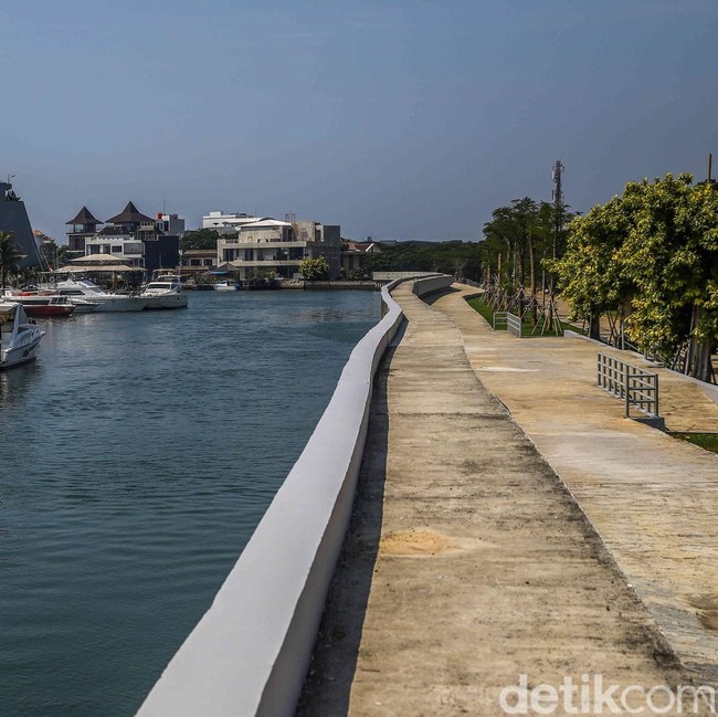 Tanggul Laut Jaga Permukiman Elite di Pantai Mutiara