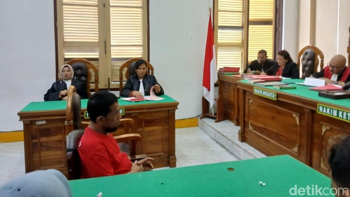 Terdakwa Boby Ramhan Pohan saat menjalani sidang tuntutan di PN Medan (Juita Sinuhaji/detikcom)