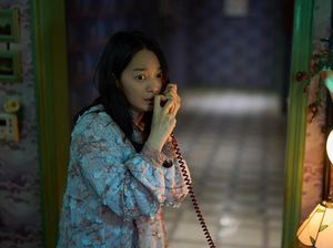 Penampilan Shin Min Ah di Poster Film Horor-Thriller The Eyes