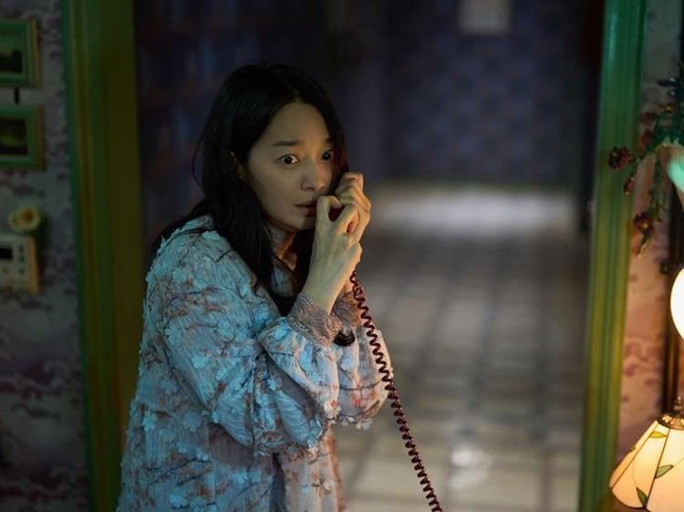 Potret Shin Min Ah Jadi Anak Kembar di Film Thriller Terbaru