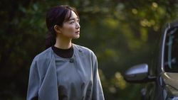 Potret Shin Min Ah Jadi Anak Kembar di Film Thriller Terbaru