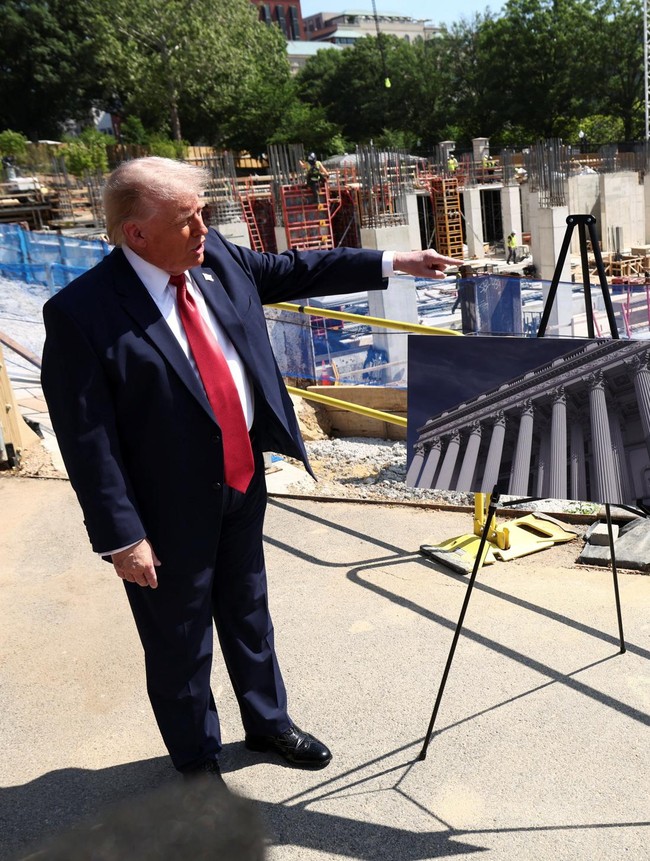 Trump Pamer Proyek Ballroom Gedung Putih Bernilai Rp 7 Triliun