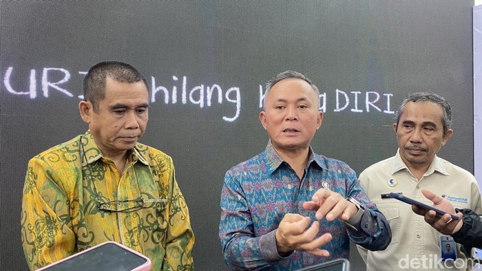 Wakil Menteri Hak Asasi Manusia, Mugiyanto (batik biru), di UIN Walisongo, Kecamatan Ngaliyan, Kota Semarang, Kamis (21/5/2026).