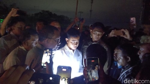 Wapres Gibran Rakabuming Raka saat bertemu dengan mahasiswa yang tergabung dalam Aliansi Peduli Kemanusiaan di Kupang, Kamis (21/5/2026).