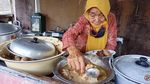 7 Sosok Mbah Penjual Makanan Tradisional yang Ikonik dan Legend Banget