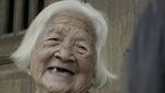 7 Sosok Mbah Penjual Makanan Tradisional yang Ikonik dan Legend Banget