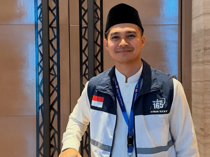 Aiman Ricky menjadi pembimbing haji.
