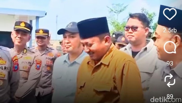 Anggota DPRD Bangkalan didemo anak kandung.