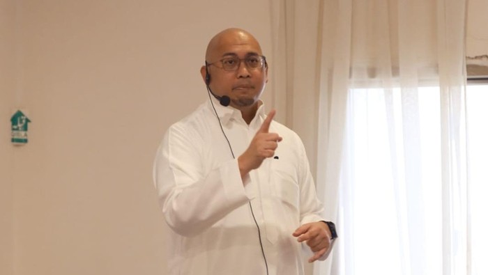 Anggota Tim Pengawas (Timwas) Haji DPR Andre Rosiade mengunjungi jemaah haji di Mekkah, Arab Saudi.