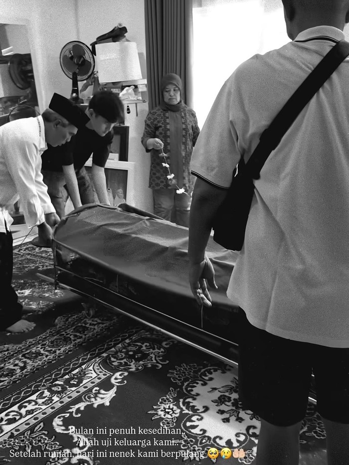 Nenek Anisa Rahma meninggal dunia.