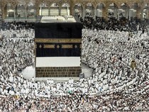 1,5 Juta Jemaah Tunaikan Haji di Tengah Perang