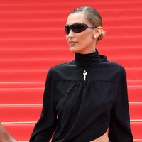 Bella Hadid Pakai Kalung Kunci di Cannes Festival, Simbol Warisan Palestina