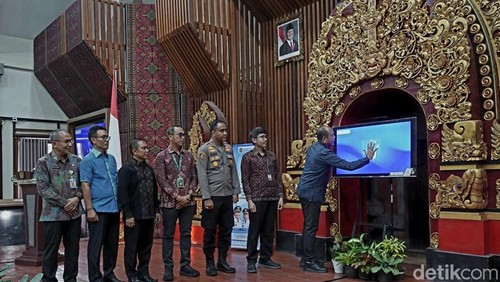 Bupati Karangasem I Gusti Putu Parwata melaunching inovasi New iPOS MBLB di Wantilan Kantor Bupati Karangasem, Jumat (22/5/2026).