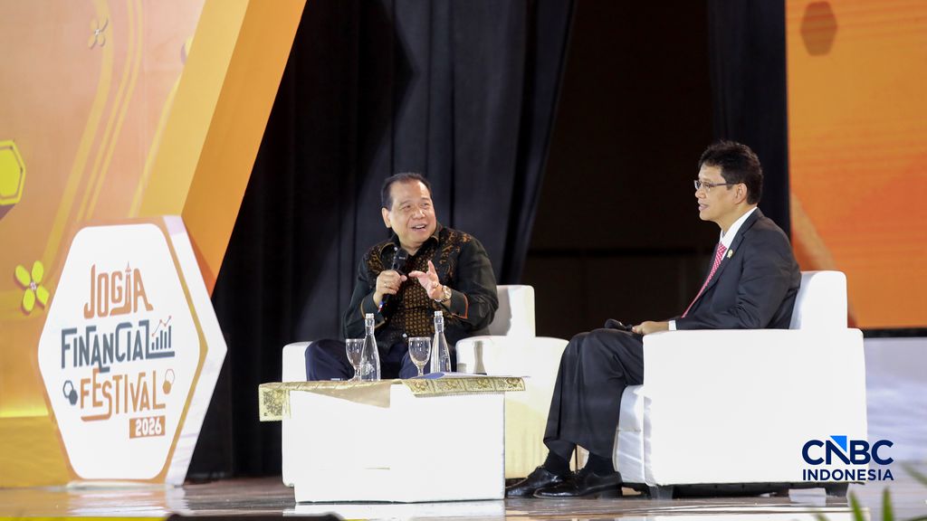 Chairman & Founder CT Corp, Chairul Tanjung dan Menteri Keuangan RI, Purbaya Yudhi Sadewa saat menyampaikan pemaparan dalam Jogja Financial Festival 2026 di Jogja Expo Center (JEC), Yogyakarta, DIY, Jumat (22/5/2026). (CNBC Indonesia/Muhammad Sabki)