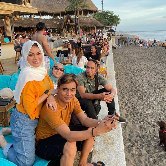 Charly Van Houten Charly Van Houten dan istri