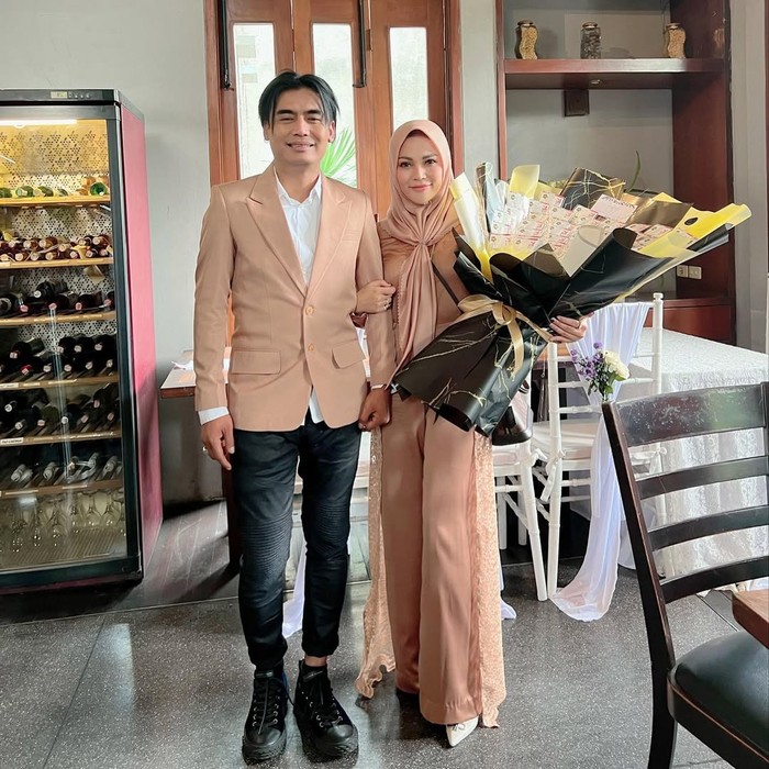 Charly Van Houten dan istri