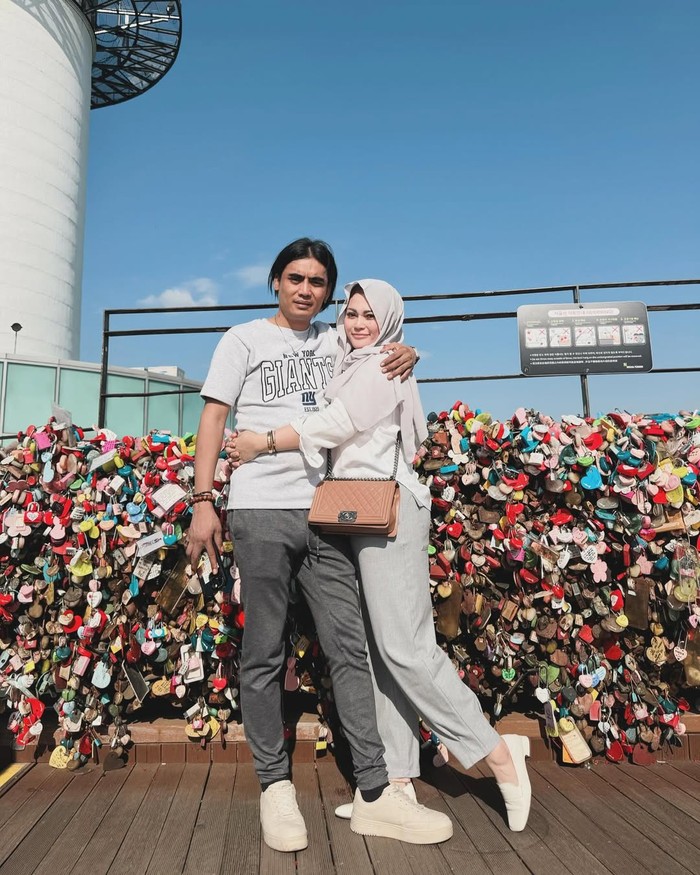 Charly Van Houten Charly Van Houten dan istri